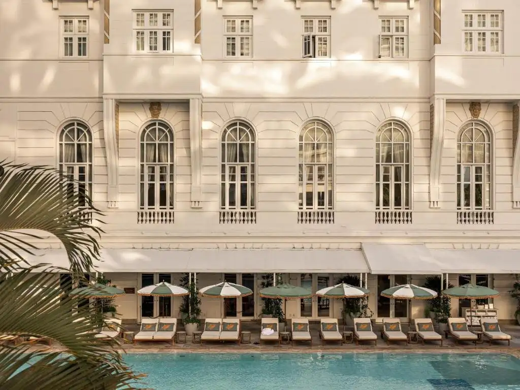 The swimming pool and main building at Copacabana Palace