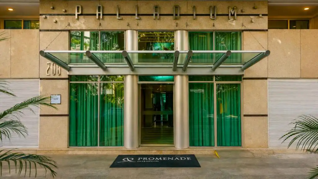 a building with a revolving door in front of it at Promenade Palladium Leblon in Rio de Janeiro