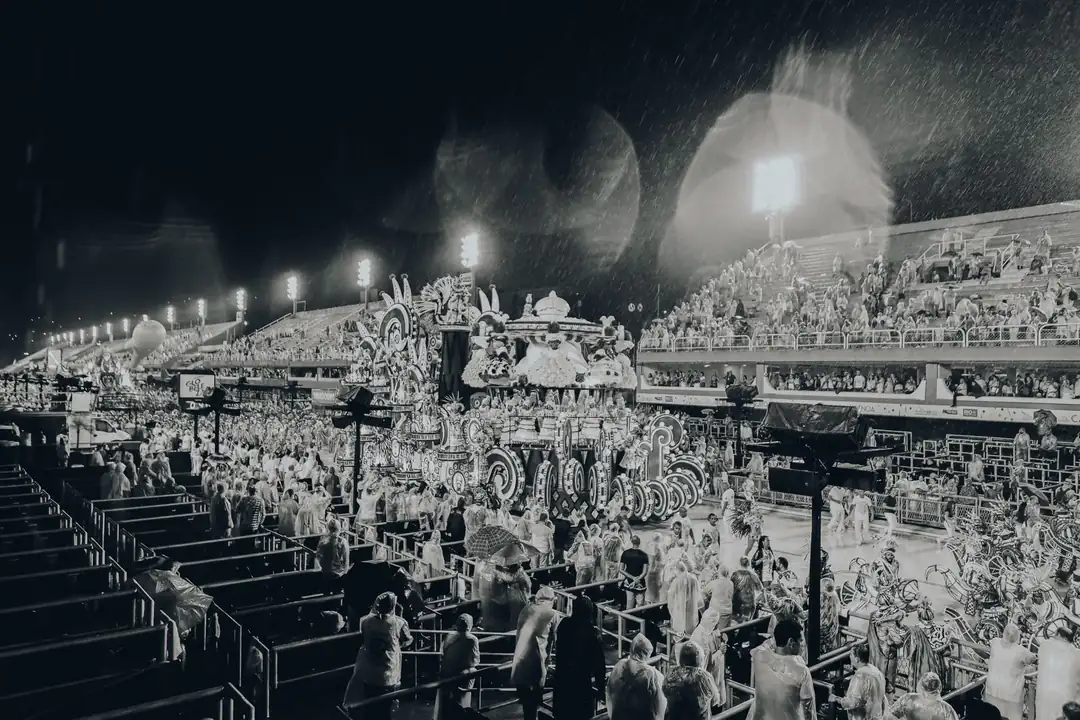 Rio Carnival parade continuing through rain at the Sambadrome