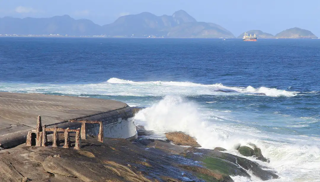 Waves breaking on the seaward edge of Copacabana Fort