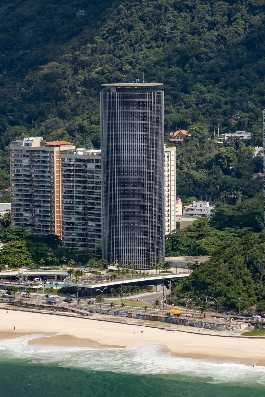 An aerial view of Hotel Nacional and its São Conrado setting