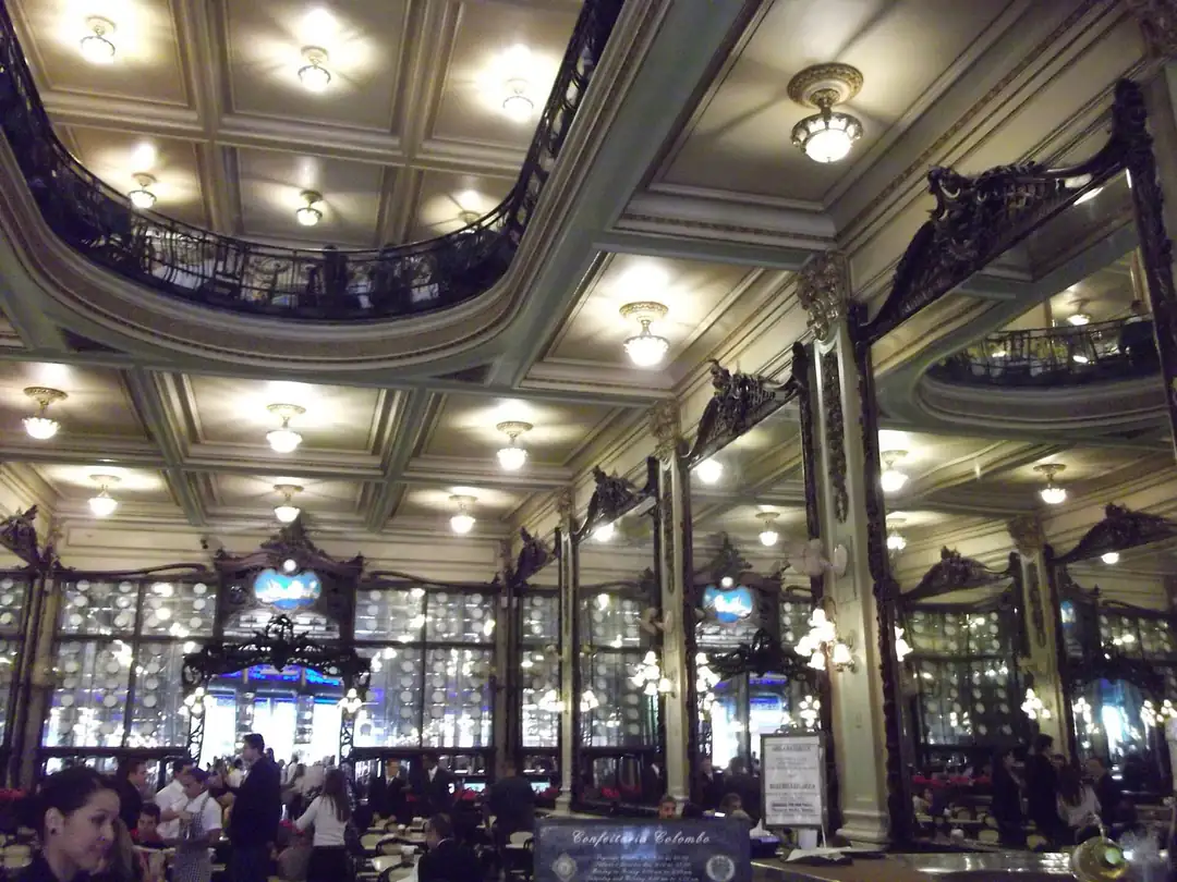 Mirrors and ornate ceiling in Confeitaria Colombo Centro