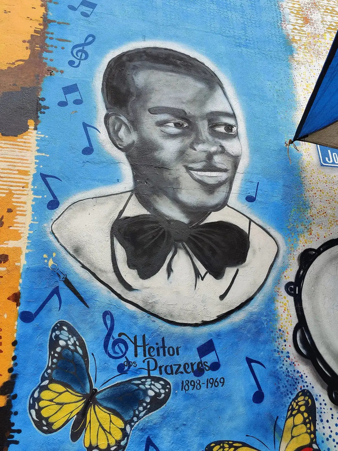 Mural portrait beside the Pedra do Sal heritage area