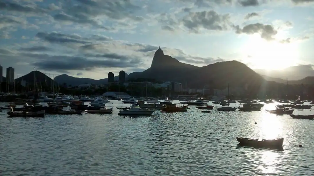 Guanabara Bay and Rio mountains viewed from Mureta da Urca