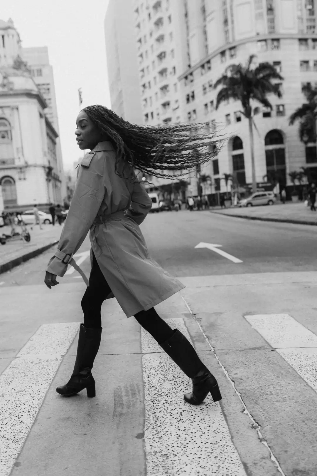 A woman crossing a street in central Rio de Janeiro
