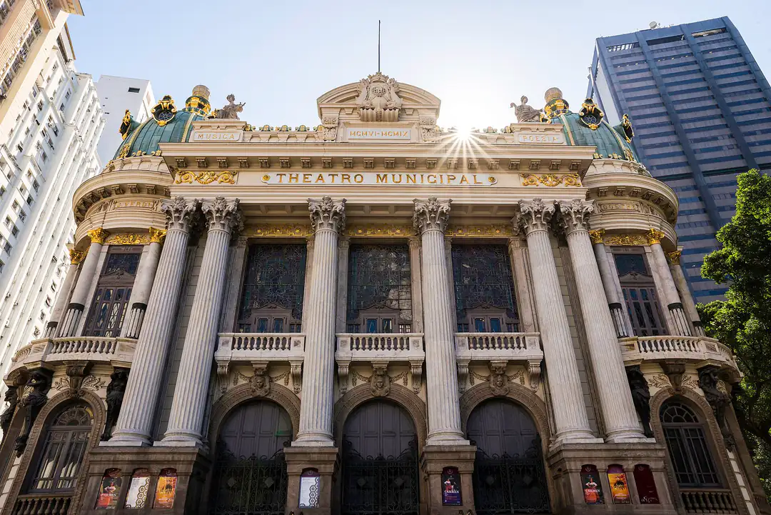 Theatro Municipal facade in Cinelândia by daylight