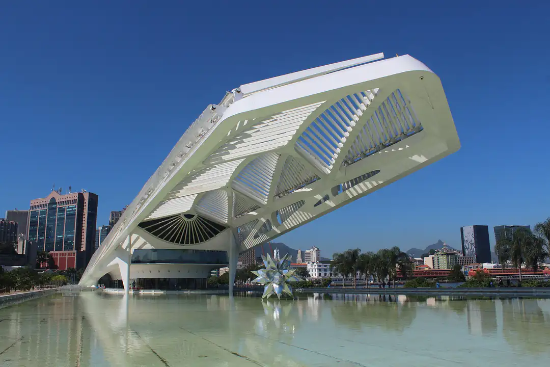 The white exterior of the Museum of Tomorrow at Praça Mauá