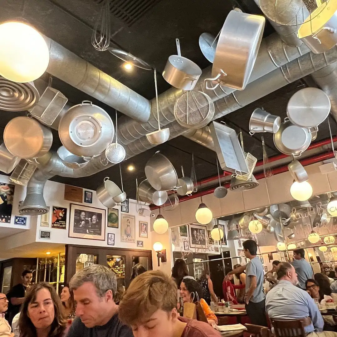 The dining room at Le Blond in Leblon